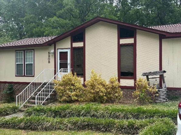 5208 Amberwood Cir, Pinson, AL 35126