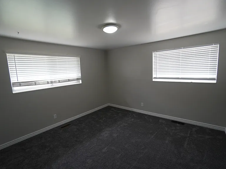 4402 Jefferson Ave — Photo 9