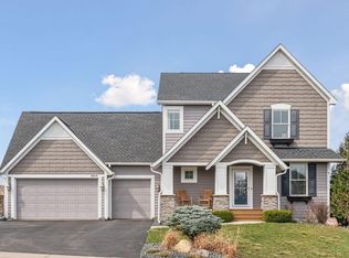 8910 Highview Ct, Victoria, MN 55386