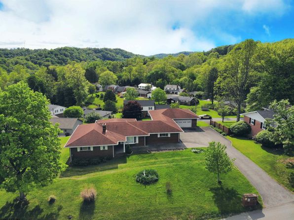 1914 Country Club Rd, Fairmont, WV 26554