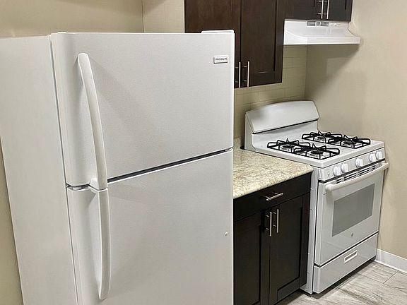 3rd image of 202 Williamsburg Dr APT 4