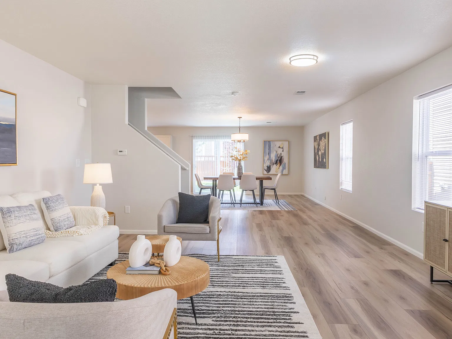 3 bed, 2560 sqft, $3,050 — Photo 3