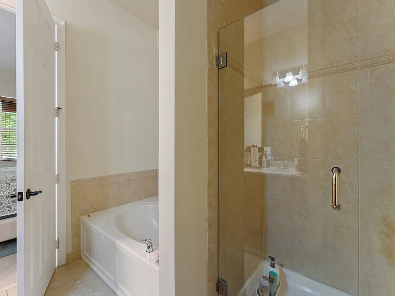 150 Lismore Ln — Photo 23