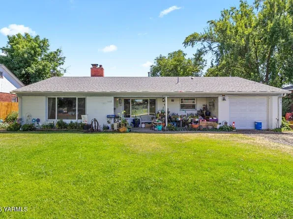 110 E Bartlett Ave, Selah, WA 98942