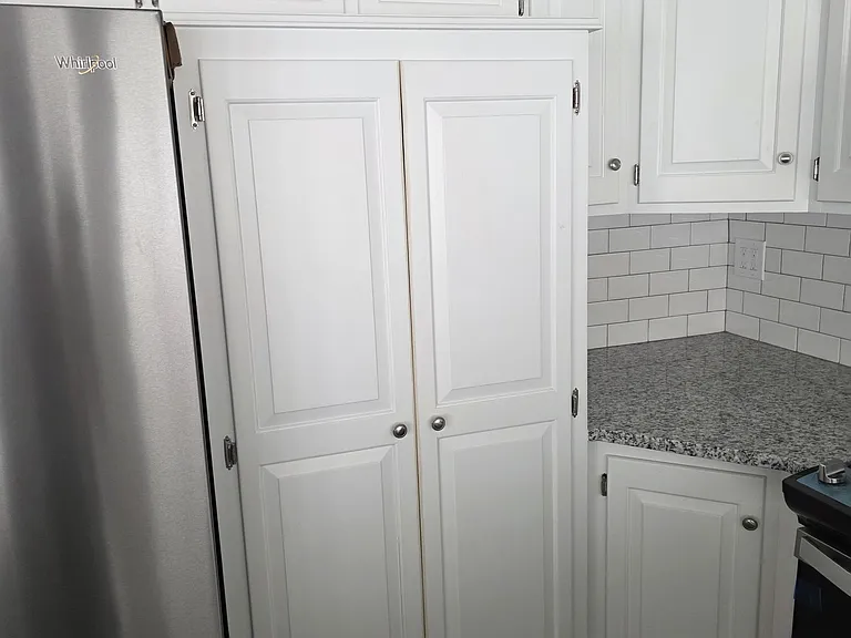8718 Glenwood Ave — Photo 9