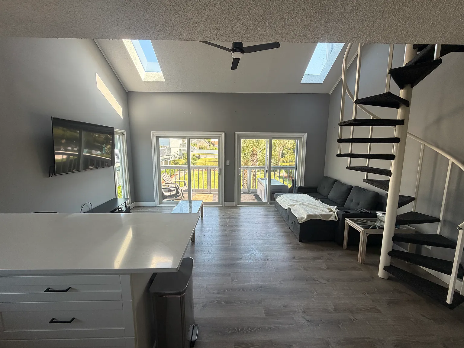 2 bed, 995 sqft, $1,950 — Photo 4