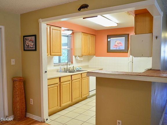 4th image of 330 W Gardenia Dr