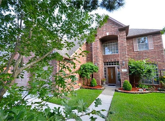 2nd image of 10837 Spruce Dr N