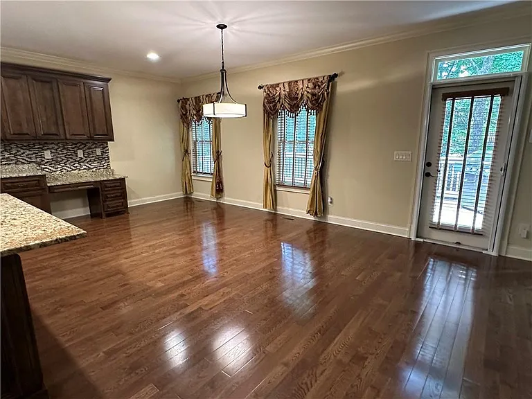 510 Lake Medlock Dr — Photo 16