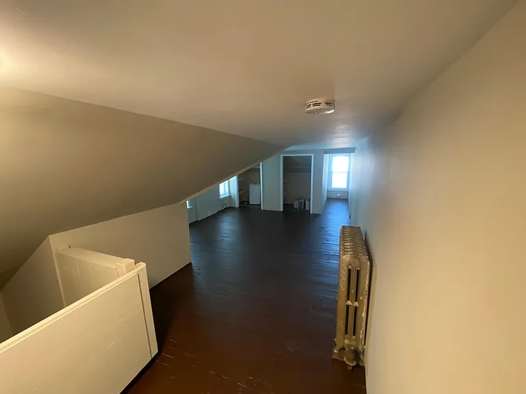 348 S Market St — Photo 7