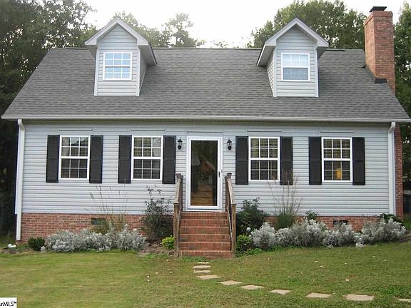 2nd image of 8 Parkstone Ct