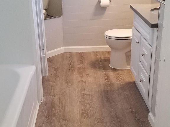 4th image of 615 N Steele St APT 3