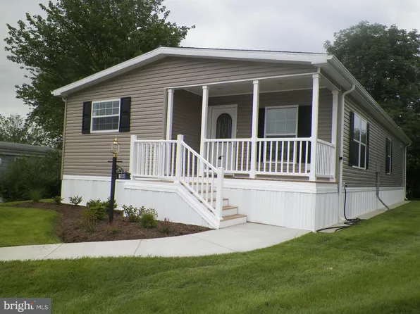 403 Clear Creek Ct, North Wales, PA 19454