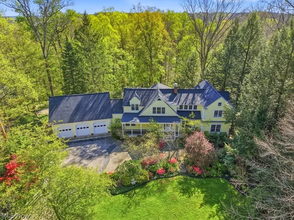 50 Park Ln, Moreland Hills, OH 44022