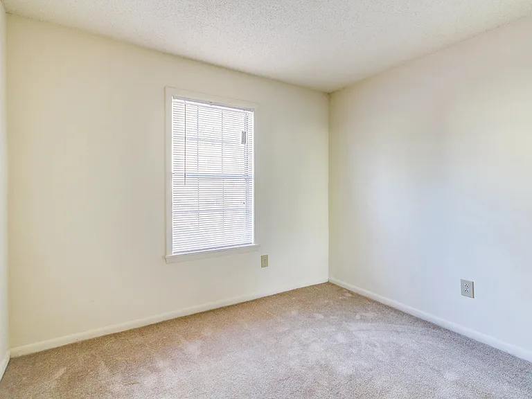 Berkshire Apartments — Photo 10