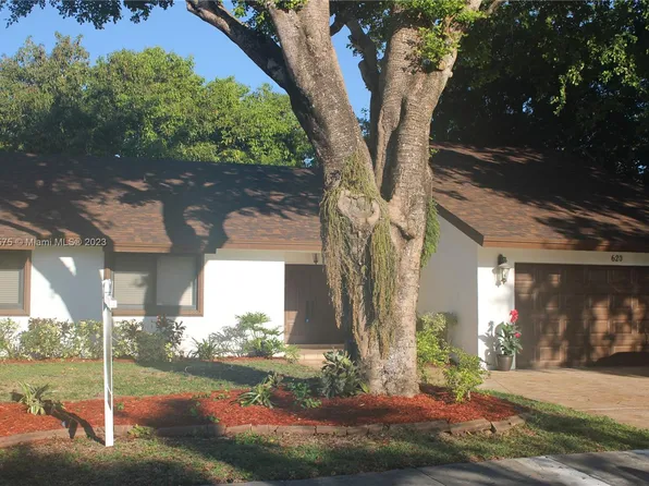 620 SW 99th Ave, Pembroke Pines, FL 33025