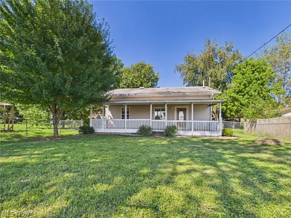 505 Walnut St, Belpre, OH 45714