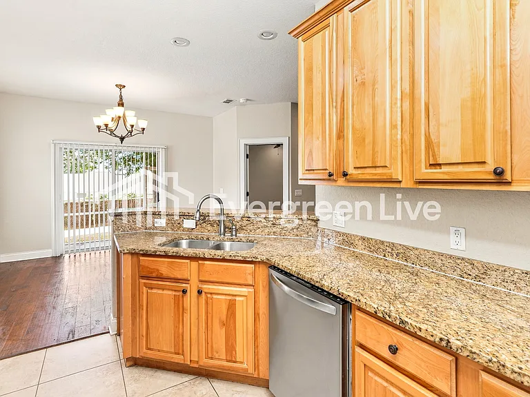 4922 Bobbie Ave — Photo 5