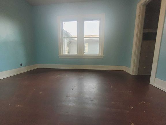 4th image of 915 W 3rd St