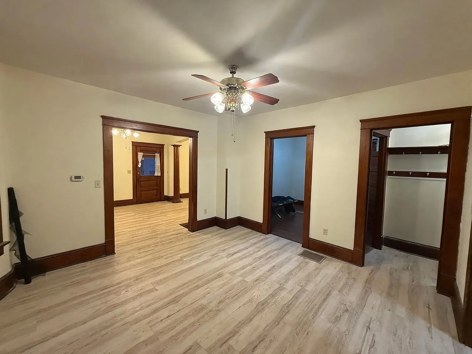 5 bed, 1.5 bath, 1700 sqft, $2,500 — Photo 3