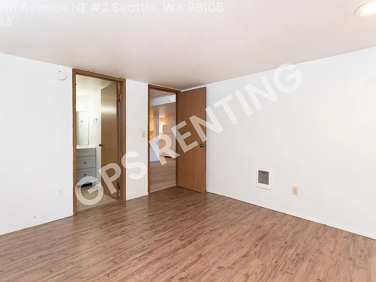 5302 9th Ave NE #2 — Photo 16