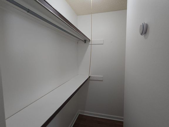 Walk-in-closet