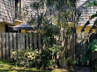 170 Woodland Rd, Palm Springs, FL 33461