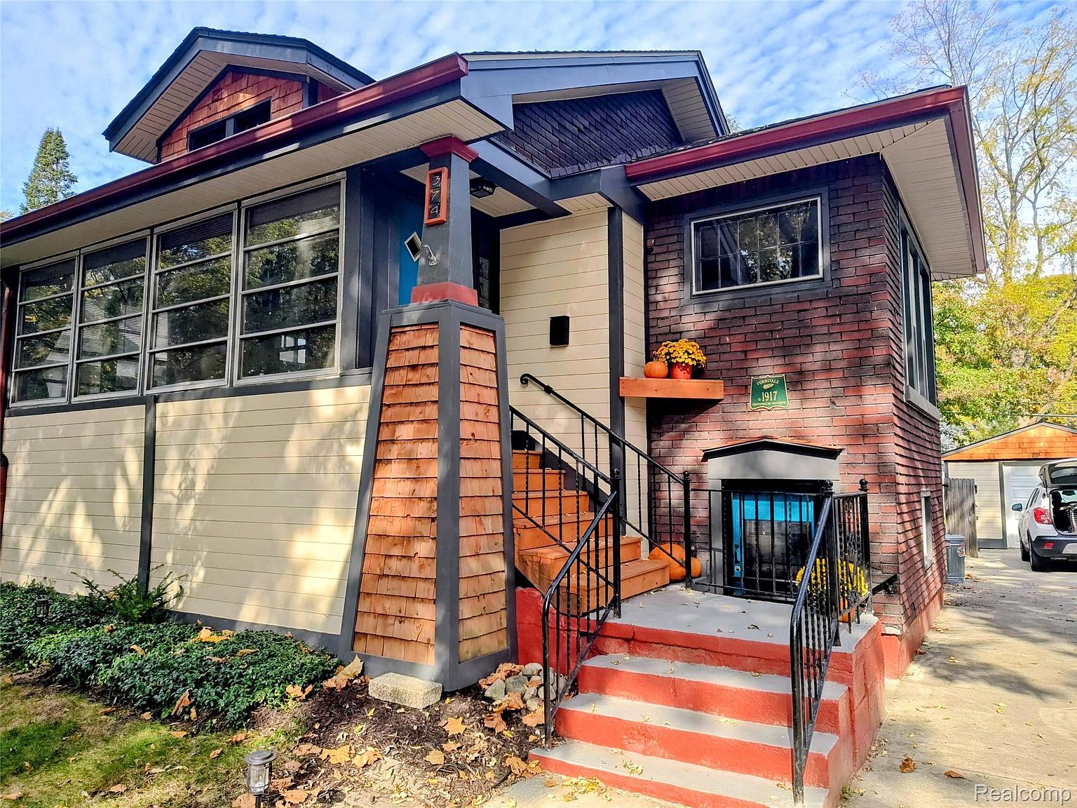 374 Pearson St, Ferndale, MI 48220