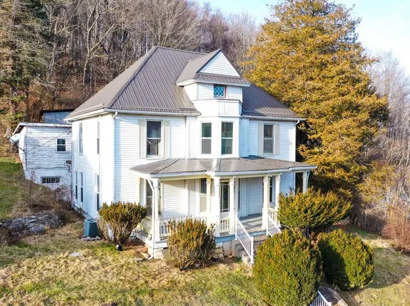 413 Tower St, Tazewell, VA 24651