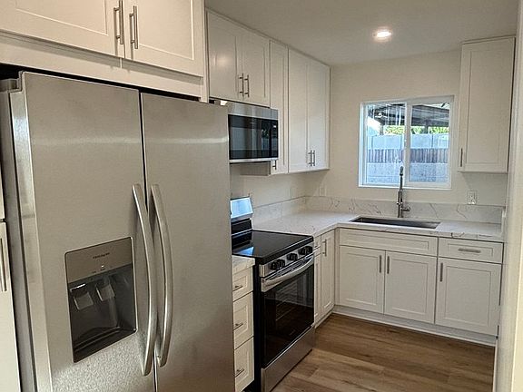 5th image of 15528 S Cameo Ave