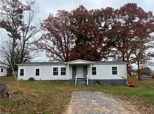 184 Benjamin St, Mount Airy, NC 27030