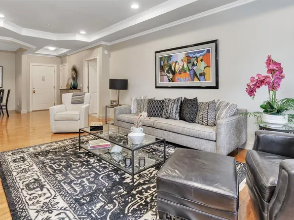 105 Roosevelt Way #105, Westbury, NY 11590