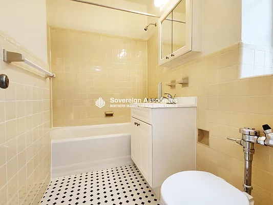 Rented by Sovereign Associates | media 7