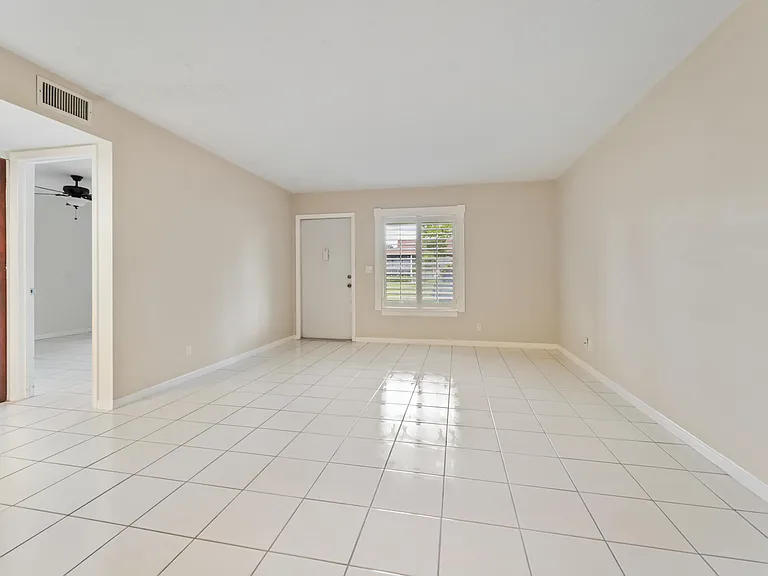 6341 Chasewood Dr #D — Photo 4