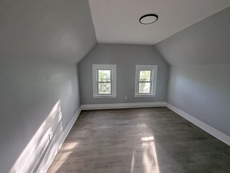 295 Lloyd St #2 — Photo 3