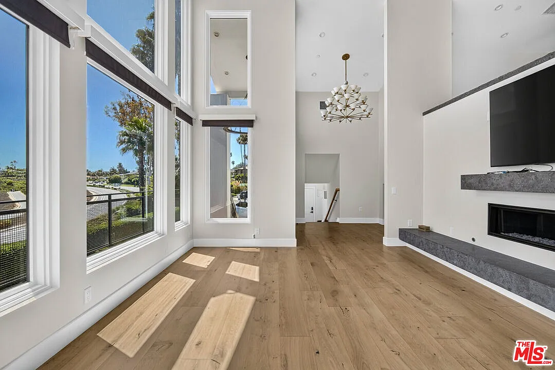 4 bed, 4.0 bath, 3233 sqft, $16,995 — Photo 2