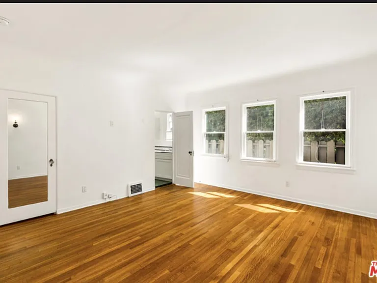 2nd bedroom with ensuite and large walk in closet