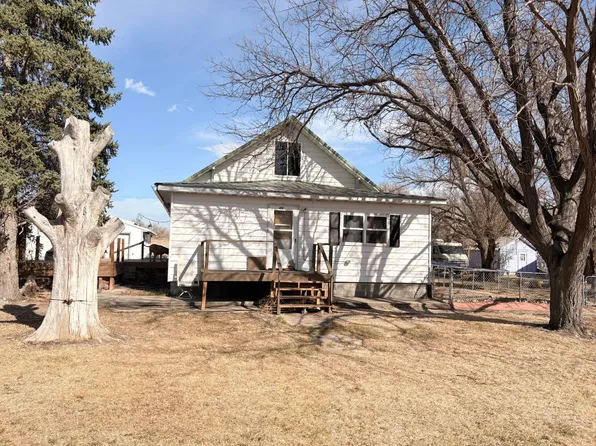 106 Carey St, Lewellen, NE 69147