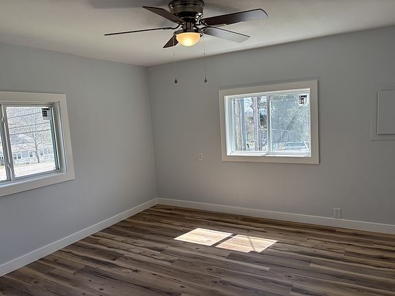 3rd image of 118 E Spring St