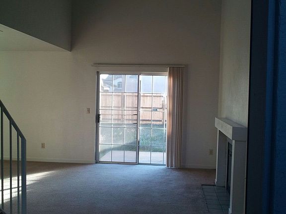 2nd image of 1039 S Lincoln Way Unit A