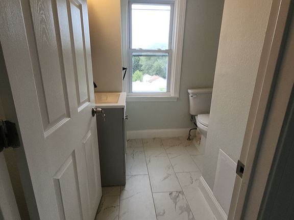 4th image of 14 Catherine St Unit 3