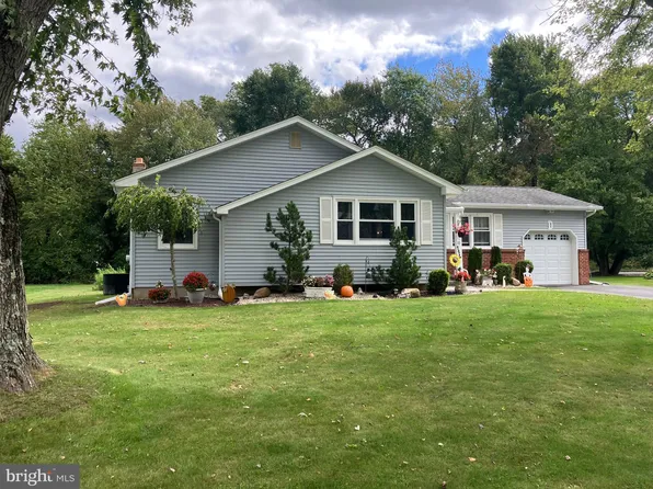 11 Melody Ct, Hamilton, NJ 08691