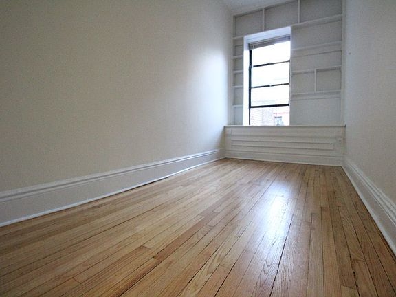 4th image of 113 W 70th St #5B1