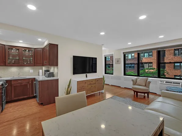 2 Tudor City Pl APT 1NS, New York, NY 10017