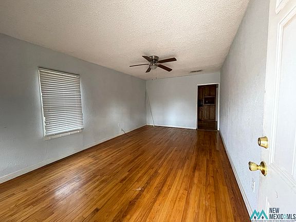4th image of 1018 N Mesa St