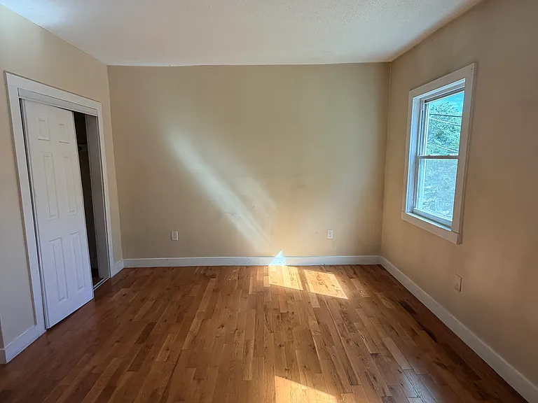 564 Howard Ave #2L — Photo 7
