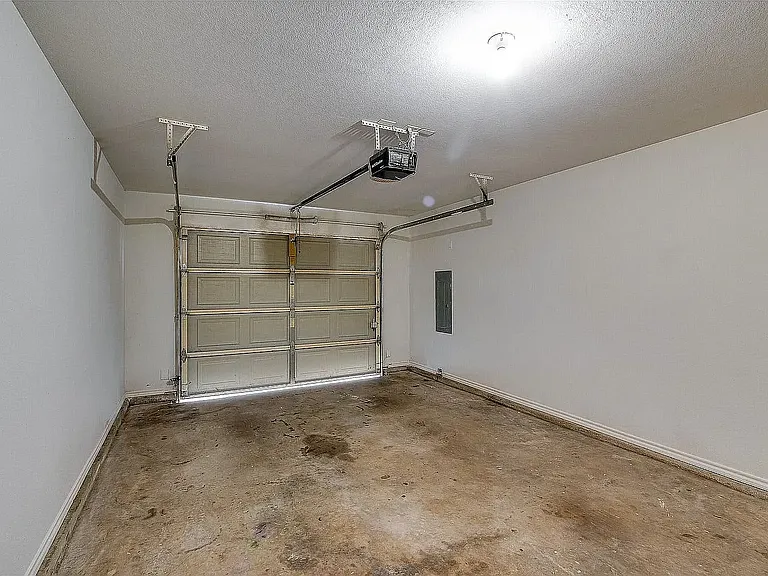 1115 Parkway Trl — Photo 17