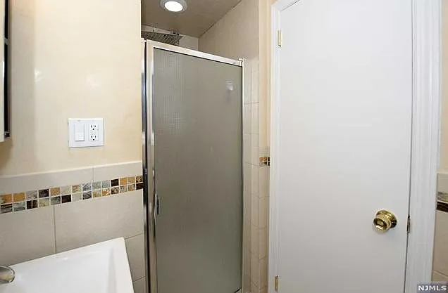 16-26 Alden Ter — Photo 10
