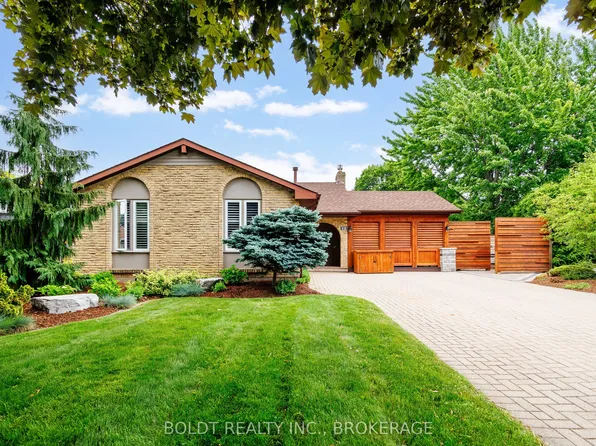 12 Cole Farm Blvd, Saint Catharines, ON L2N 6W1
