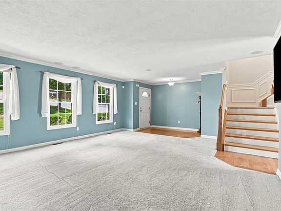 5th image of 92 Castle View Dr